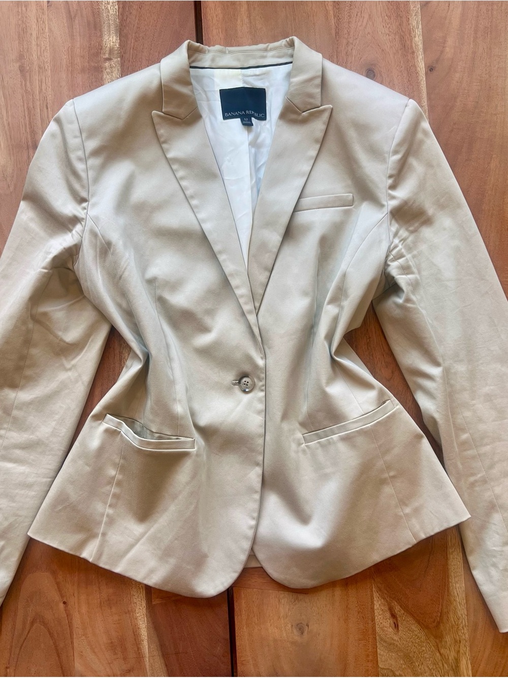 Banana Republic Women's Tailored Cream Blazer - Picture 4 of 7